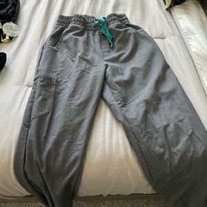 FIGS SCRUBS TOP Medium
Pants high waisted joggers SMALL